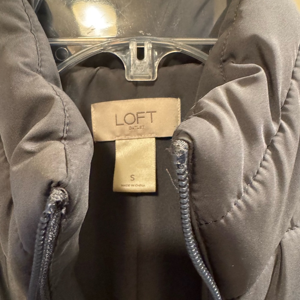 Loft gray puffer vest in size smalll - Picture 5 of 5